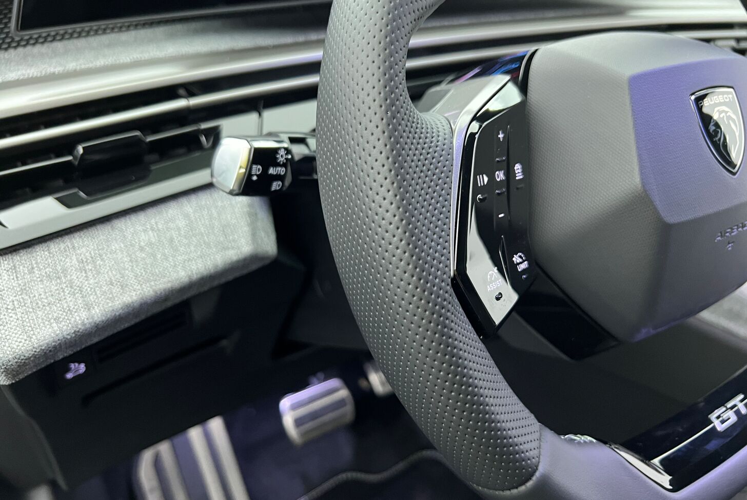 PEUGEOT 5008 SUV Hybride Essence