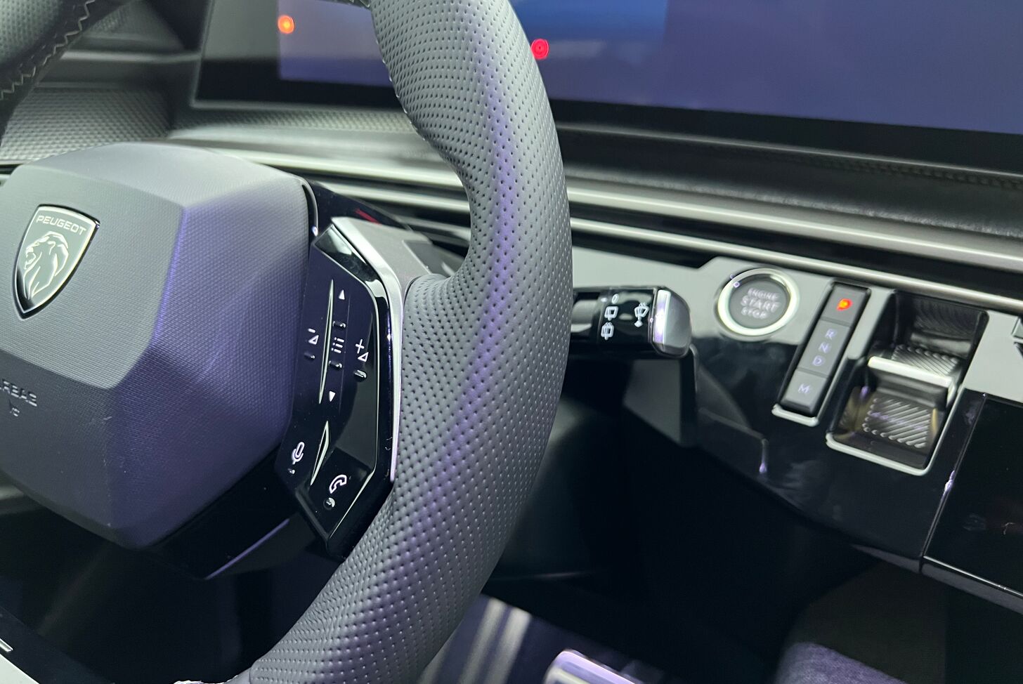 PEUGEOT 5008 SUV Hybride Essence