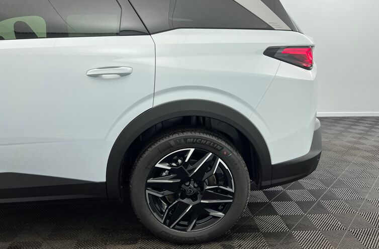 PEUGEOT 5008 SUV Hybride Essence