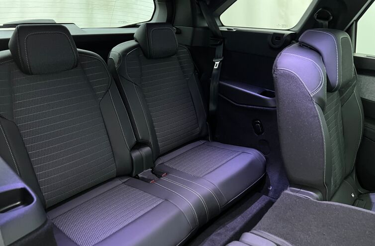 PEUGEOT 5008 SUV Hybride Essence