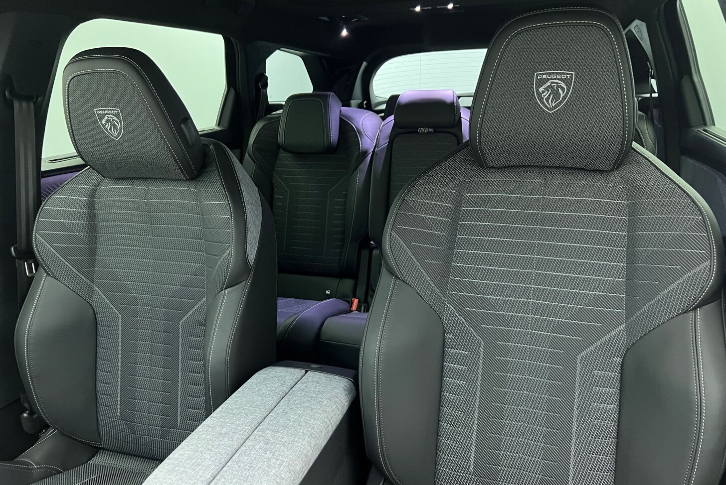 PEUGEOT 5008 SUV Hybride Essence