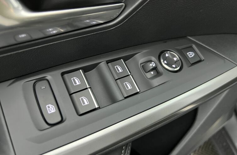 PEUGEOT 5008 SUV Hybride Essence