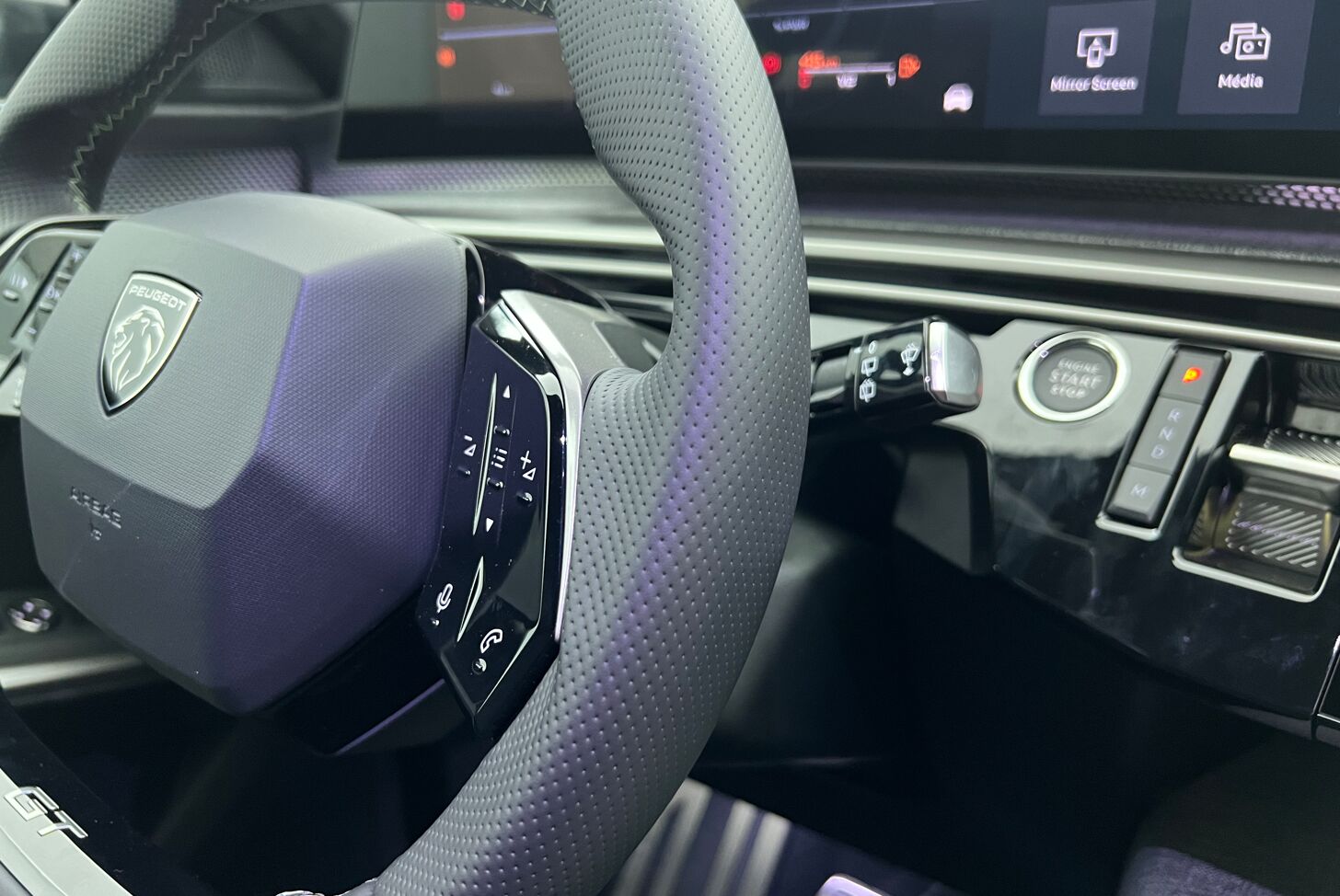 PEUGEOT 5008 SUV Hybride Essence