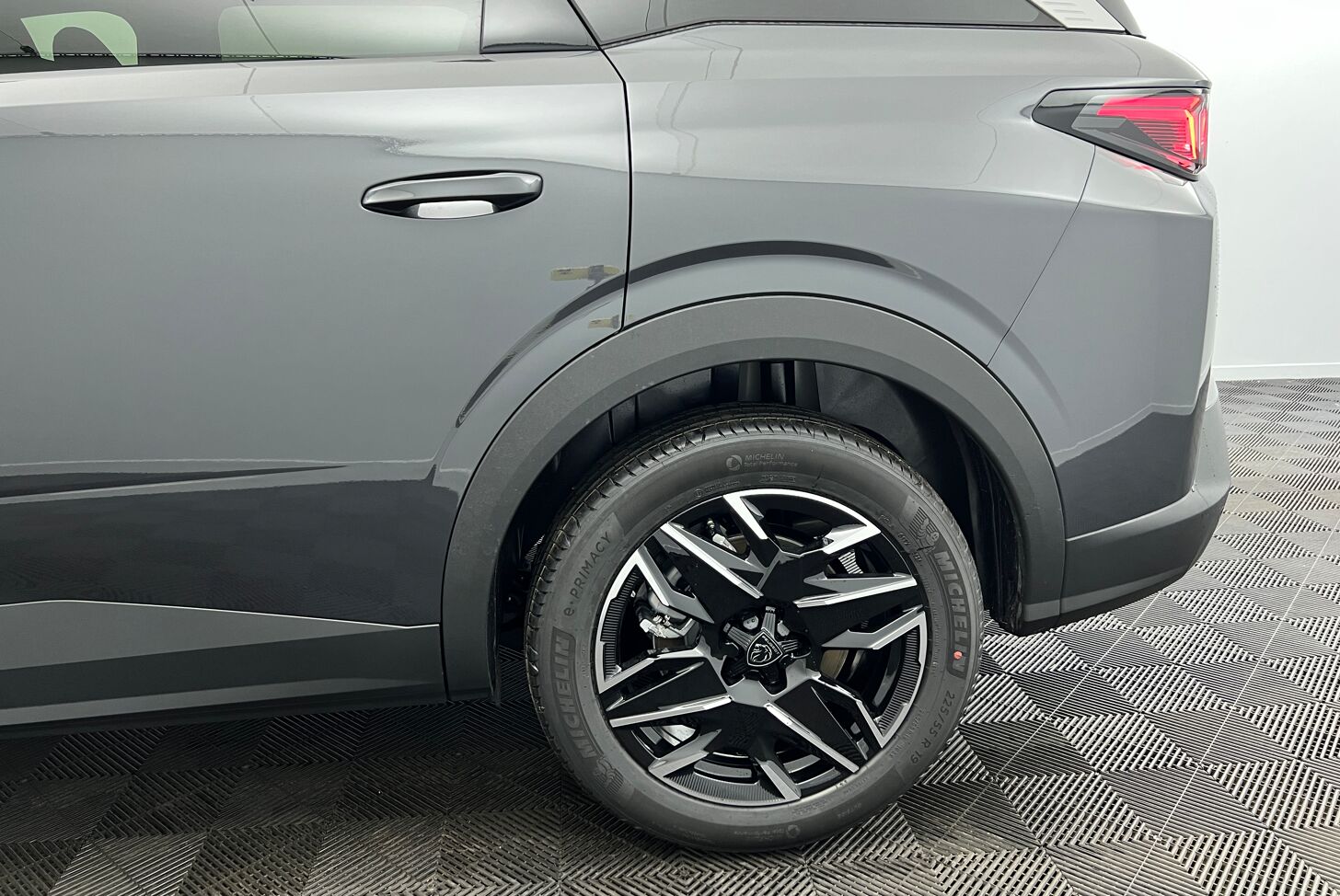 PEUGEOT 5008 SUV Hybride Essence