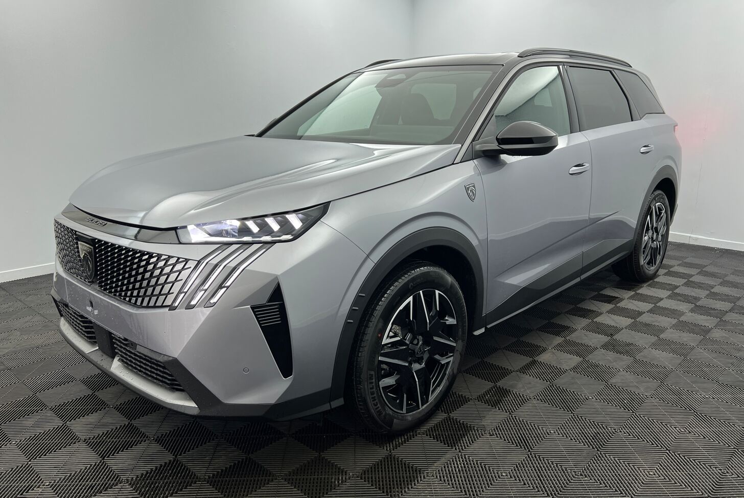 PEUGEOT 5008 SUV Hybride Essence