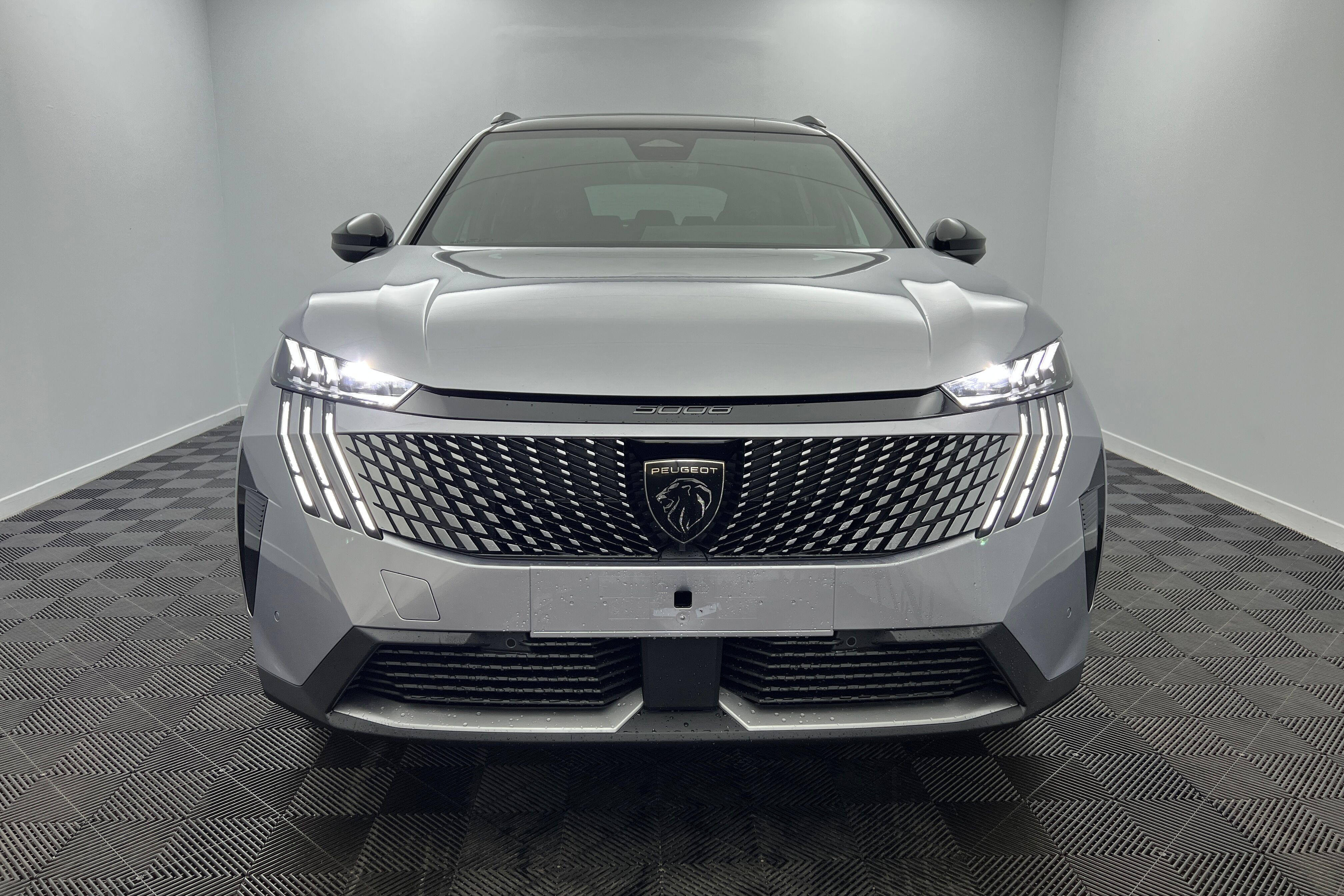 PEUGEOT 5008 SUV Hybride — photo 2