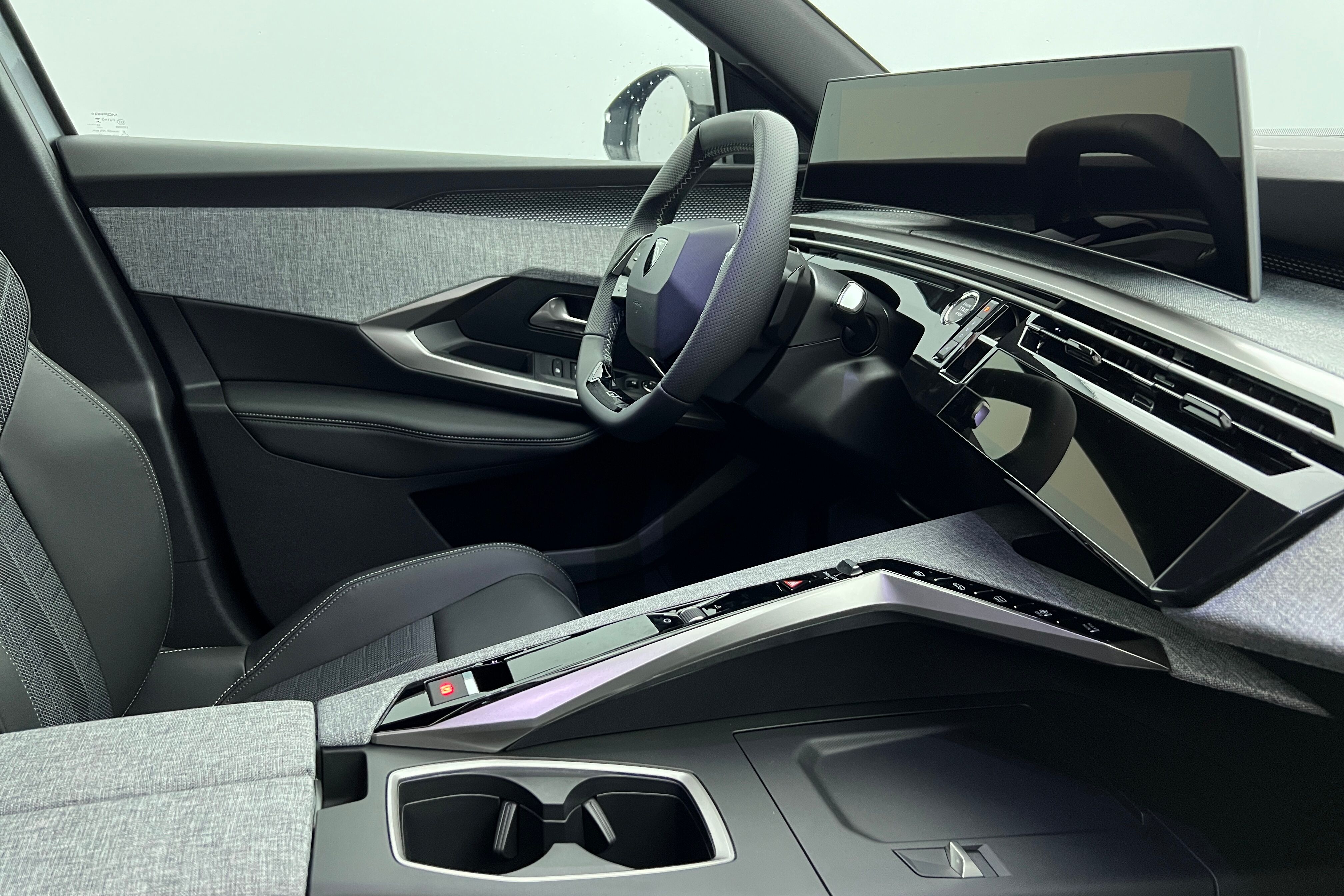 PEUGEOT 5008 SUV Hybride — photo 6