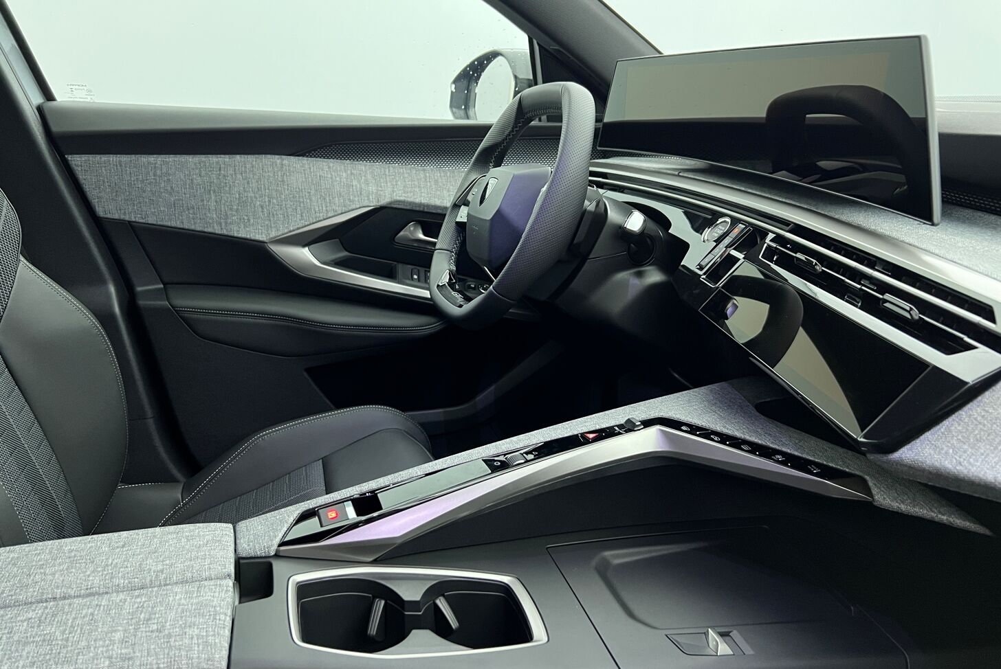 PEUGEOT 5008 SUV Hybride Essence