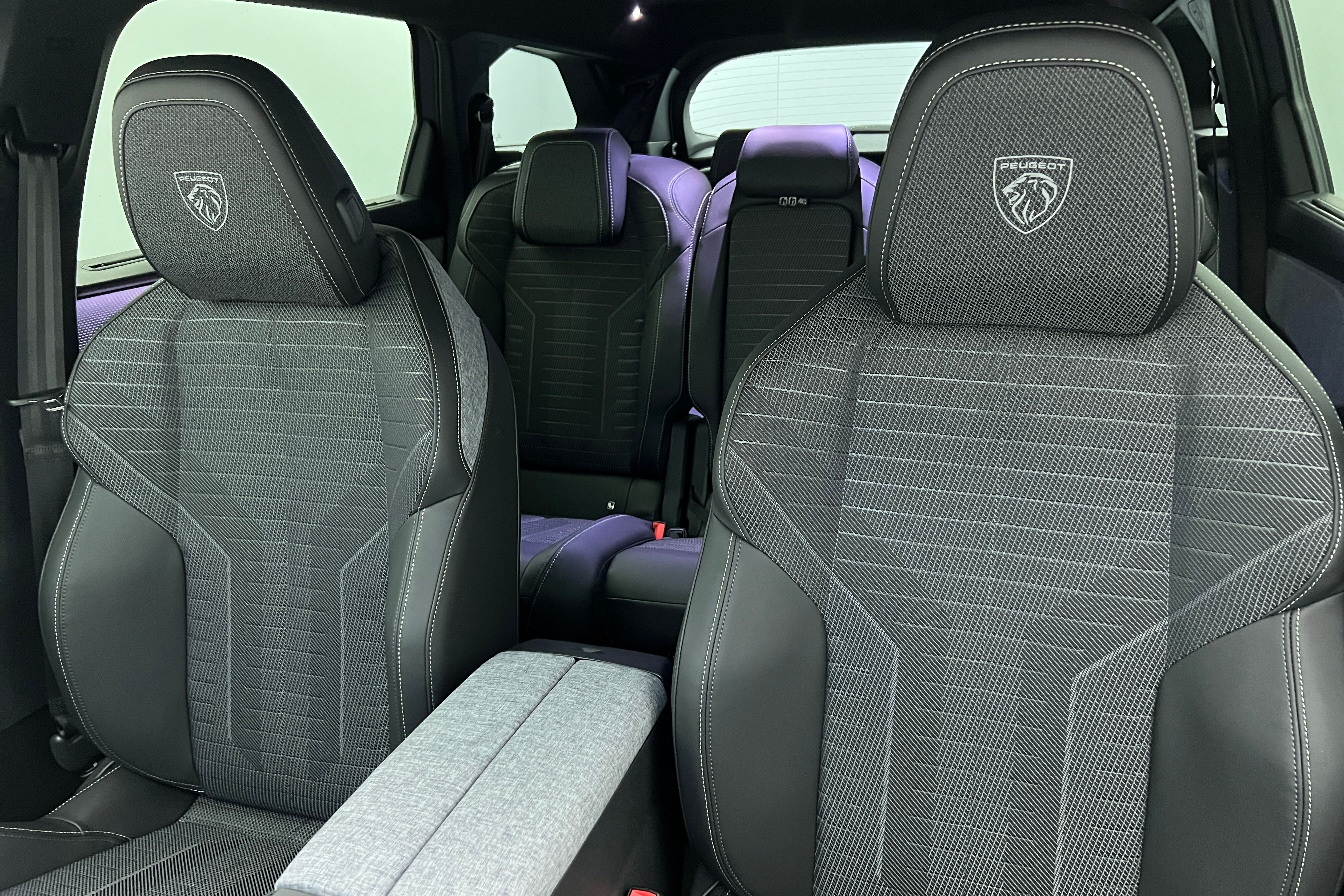 PEUGEOT 5008 SUV Hybride — photo 11