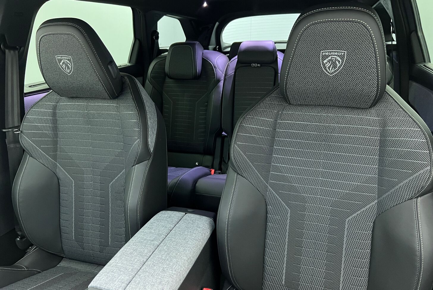 PEUGEOT 5008 SUV Hybride Essence