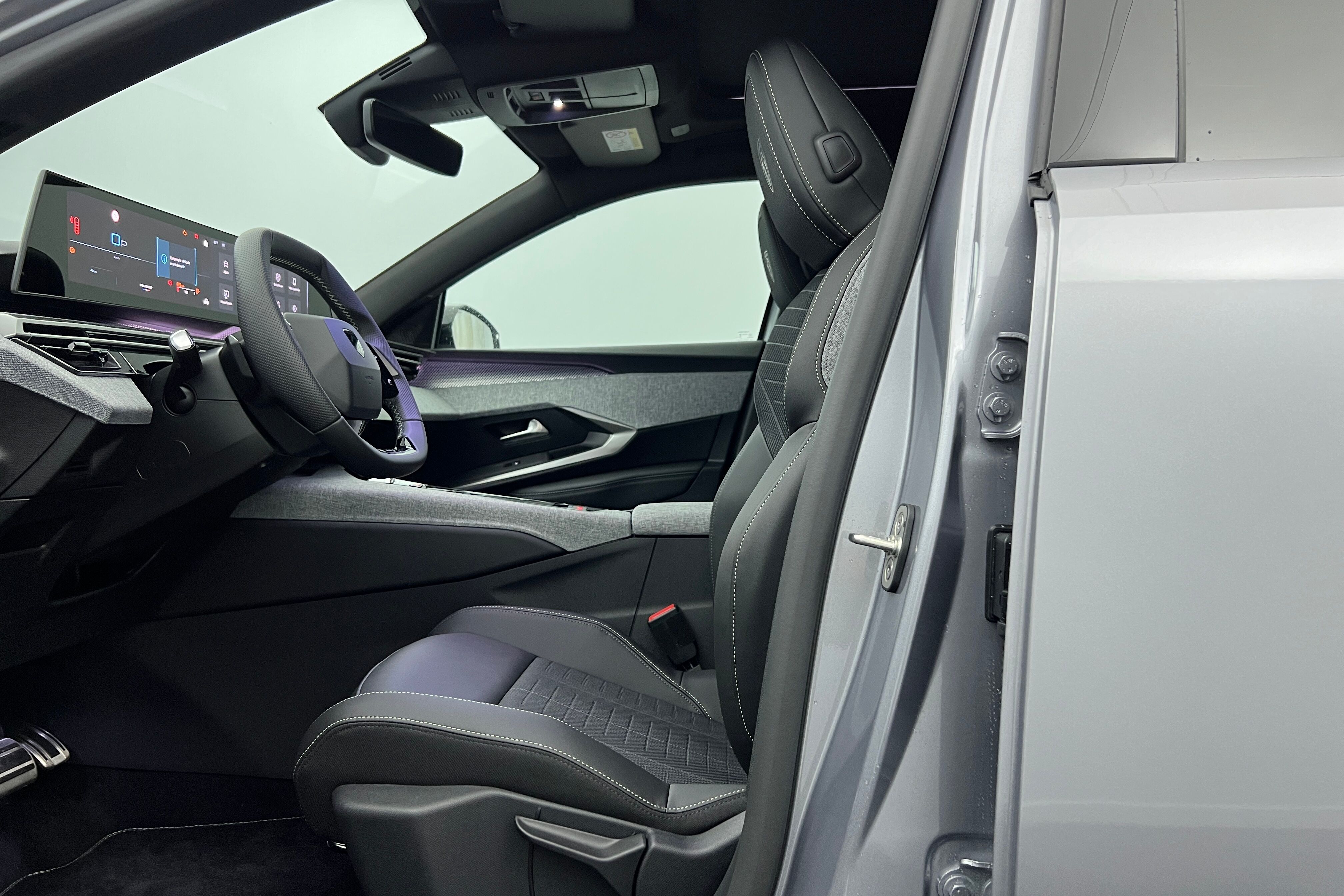 PEUGEOT 5008 SUV Hybride — photo 12