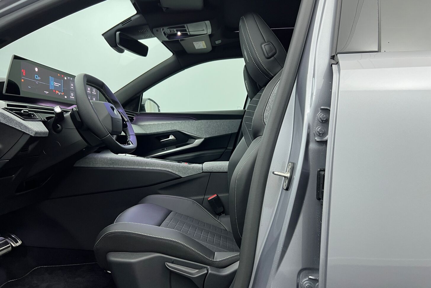 PEUGEOT 5008 SUV Hybride Essence