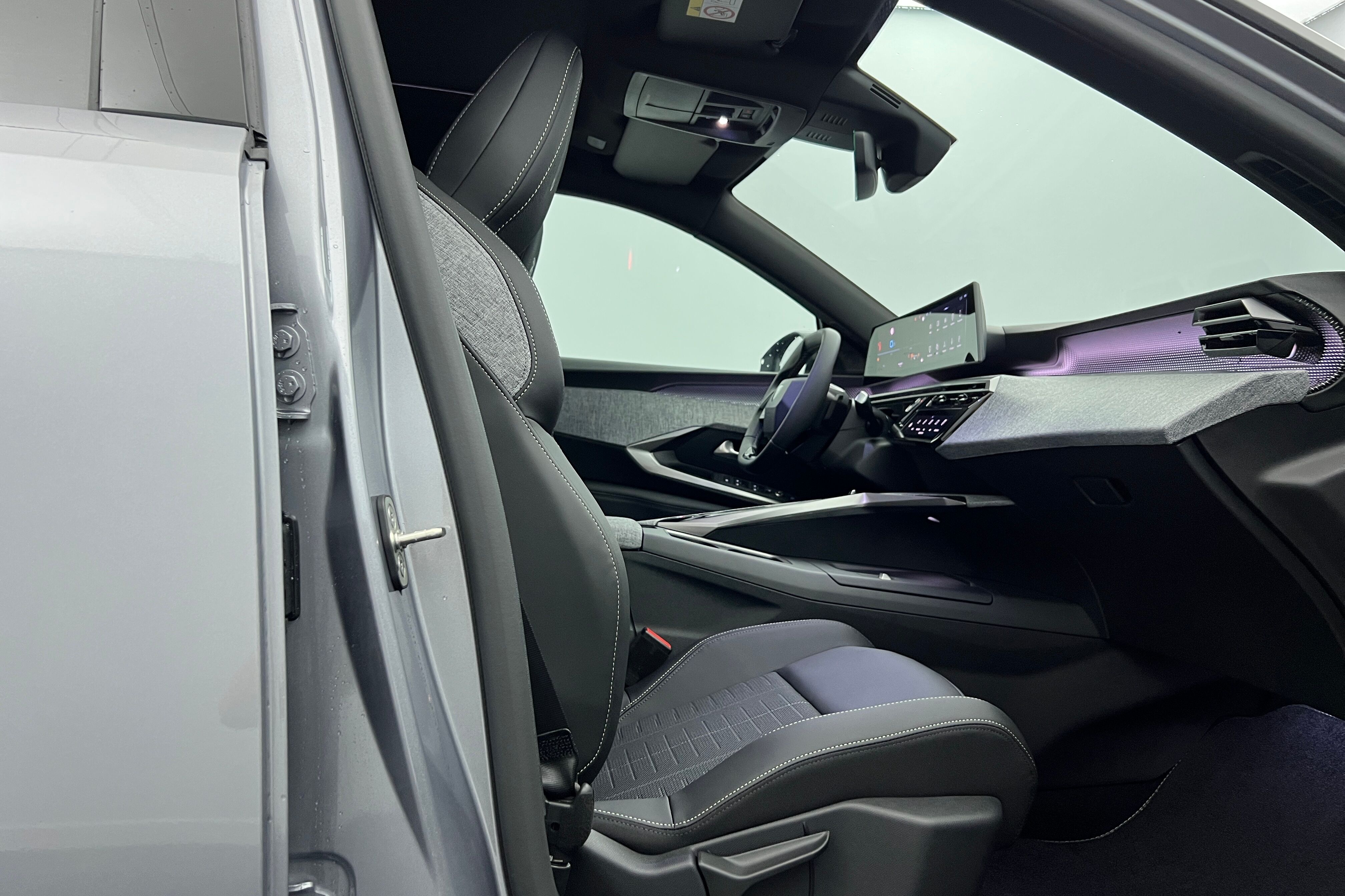 PEUGEOT 5008 SUV Hybride — photo 13