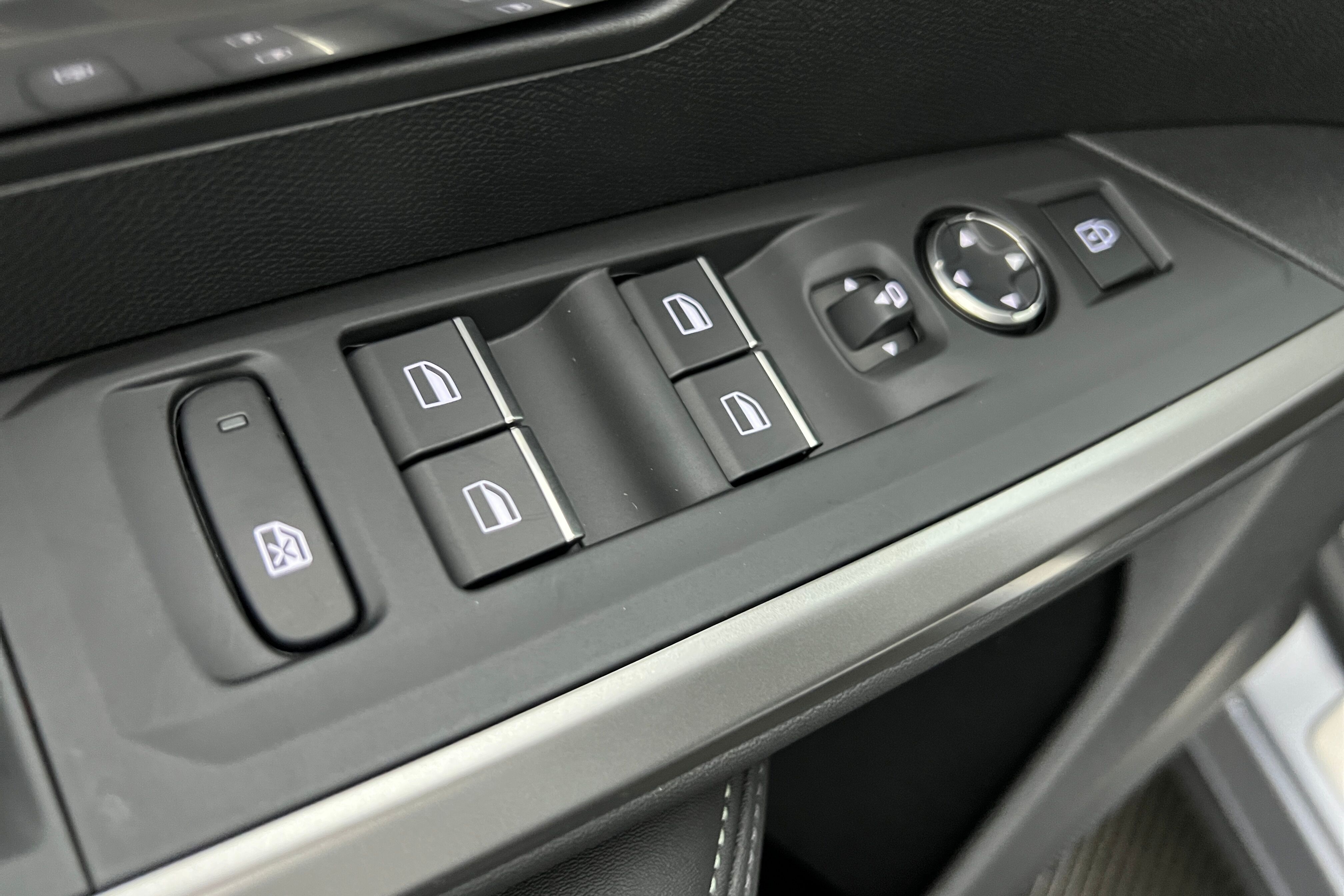 PEUGEOT 5008 SUV Hybride — photo 15