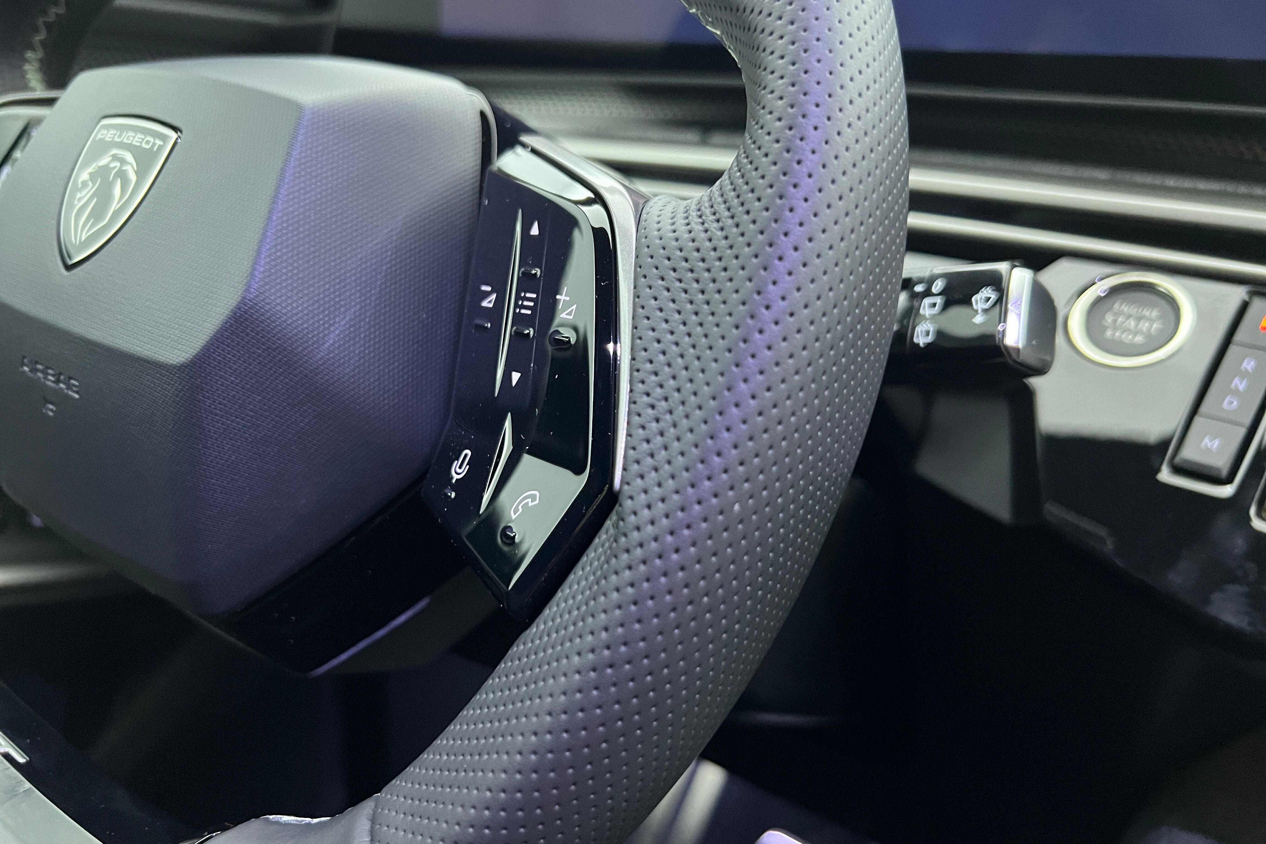 PEUGEOT 5008 SUV Hybride — photo 17