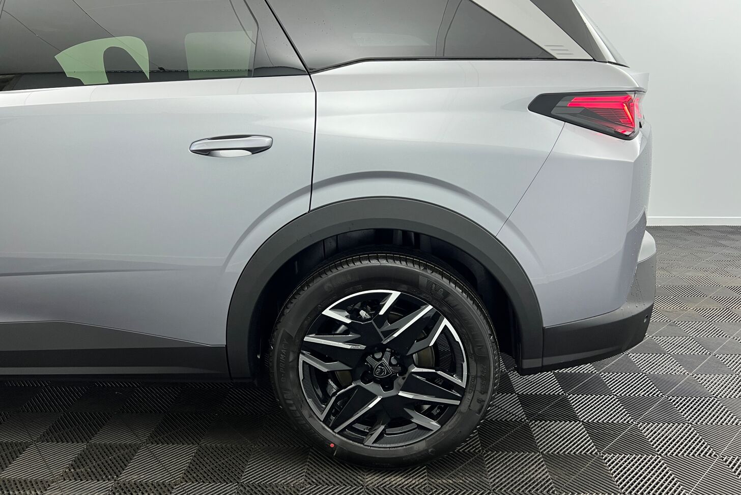 PEUGEOT 5008 SUV Hybride Essence