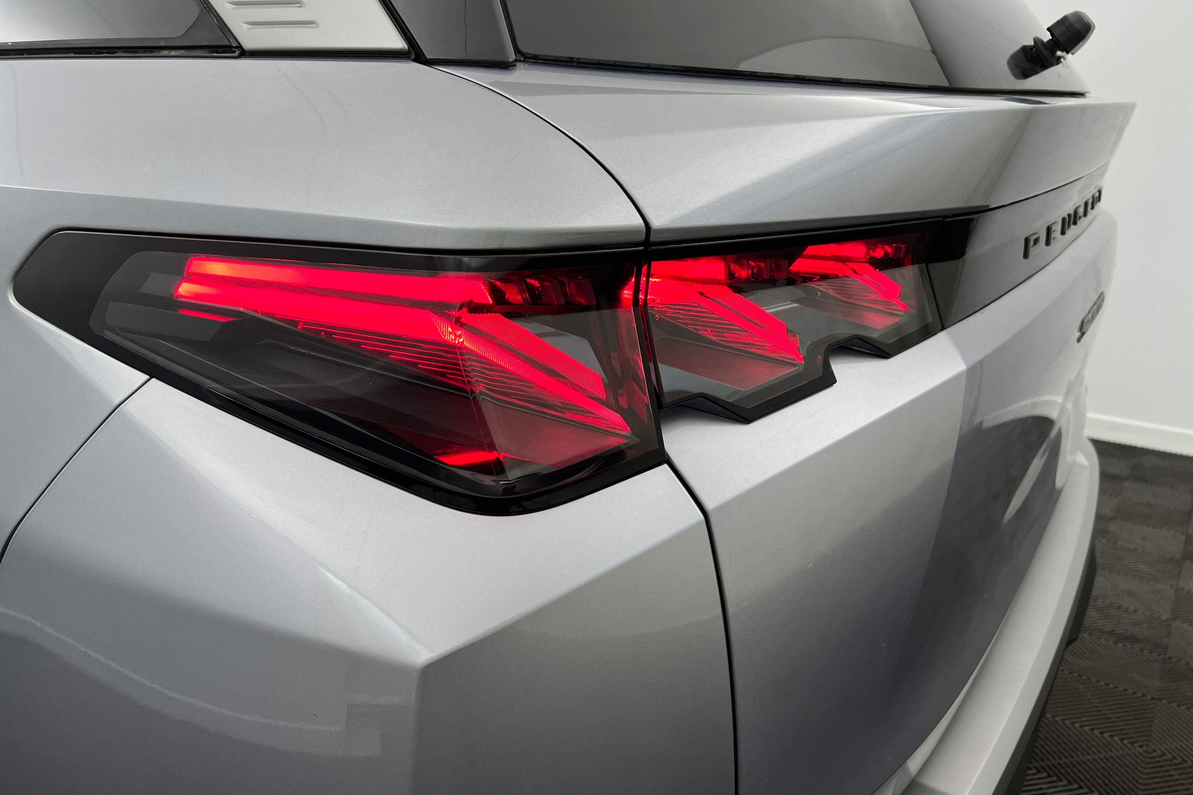PEUGEOT 5008 SUV Hybride — photo 20