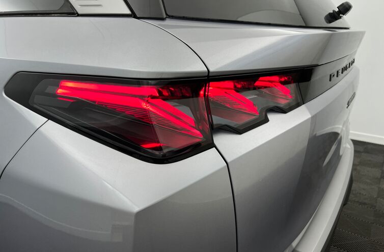 PEUGEOT 5008 SUV Hybride Essence