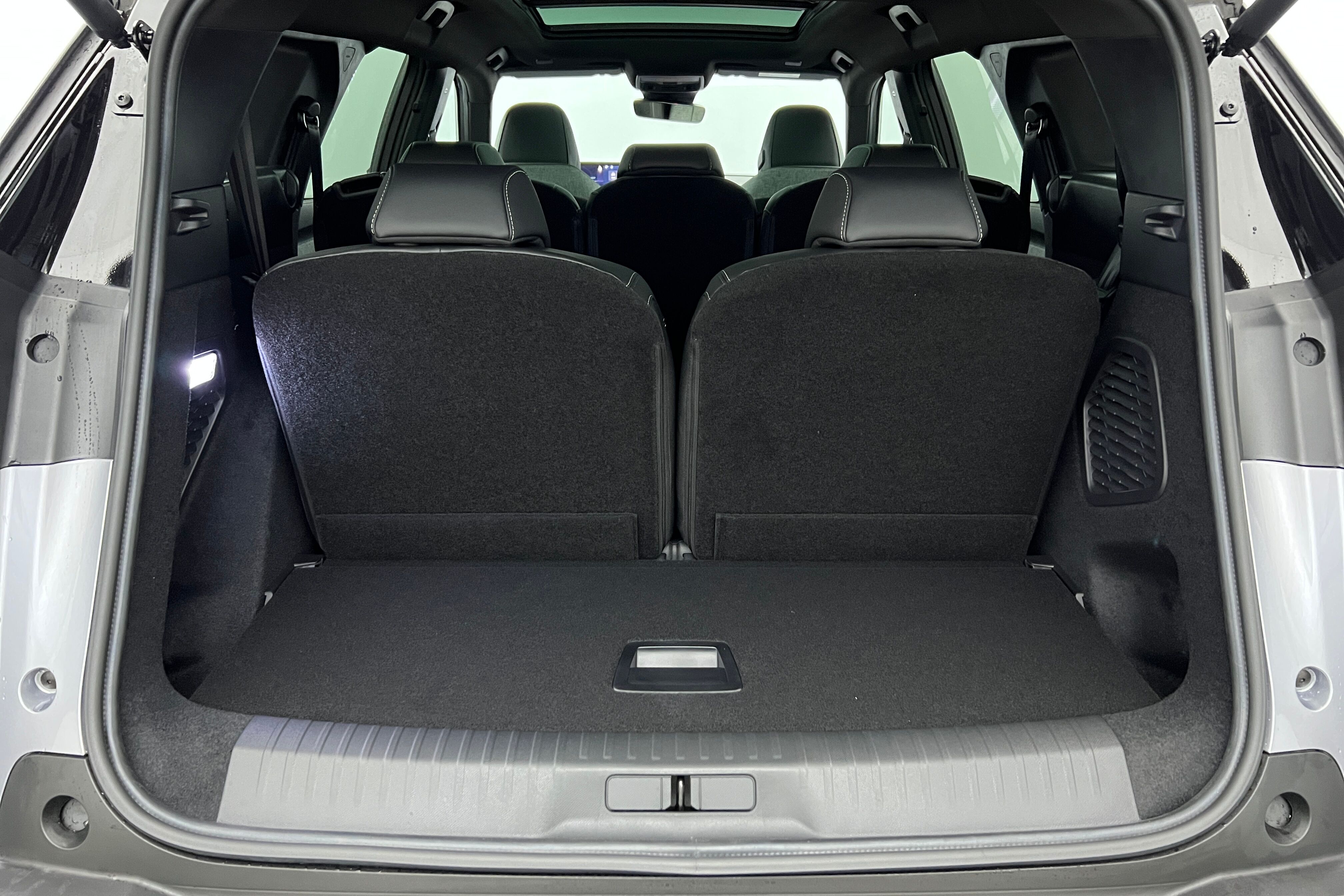 PEUGEOT 5008 SUV Hybride — photo 25