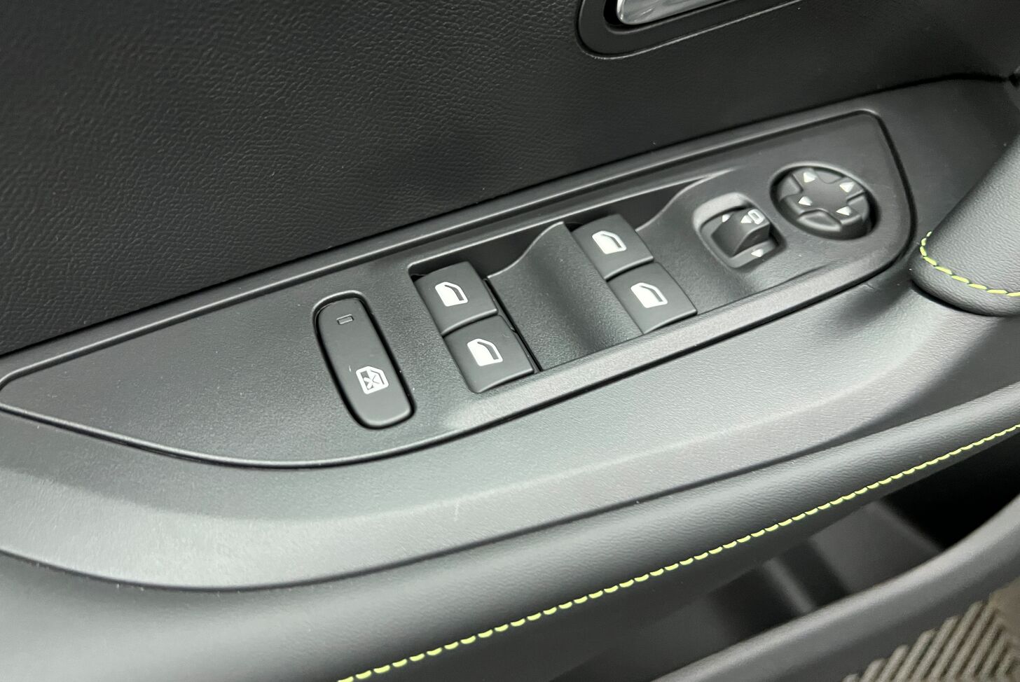 PEUGEOT 2008 SUV Hybride Essence