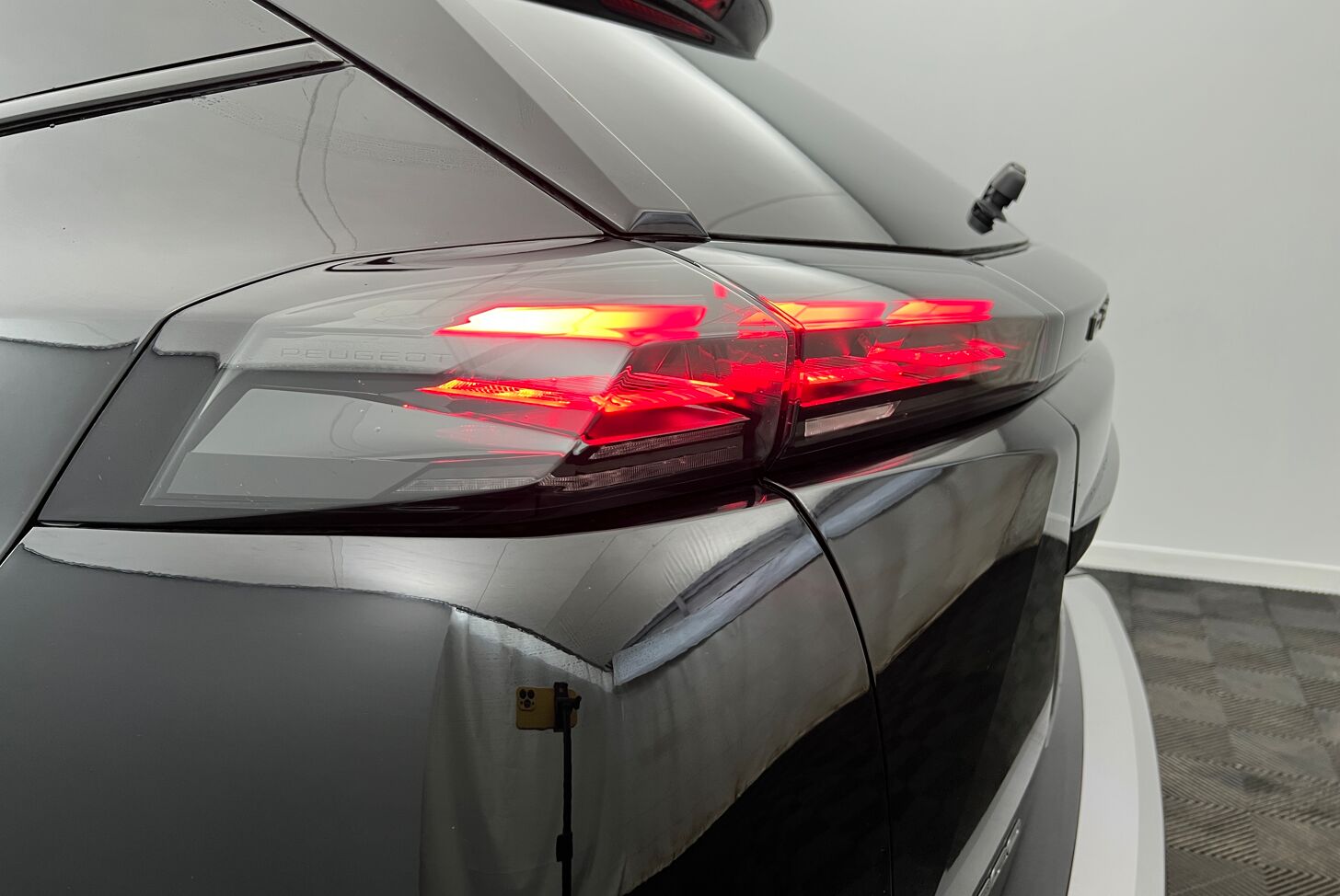 PEUGEOT 2008 SUV Hybride Essence