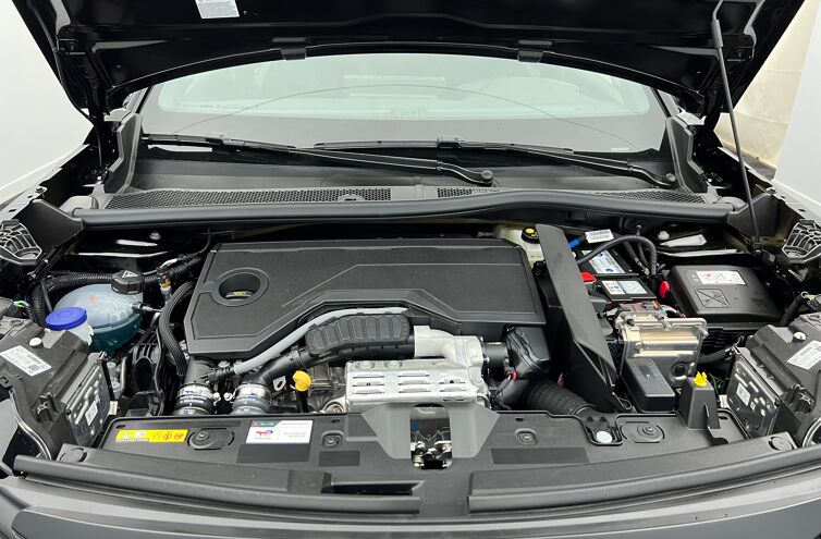 PEUGEOT 2008 SUV Hybride Essence