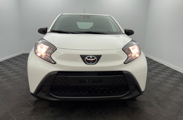 TOYOTA Aygo X Berline Essence 