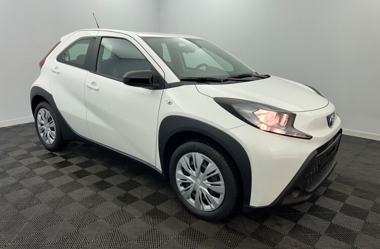 TOYOTA Aygo X Berline Essence 