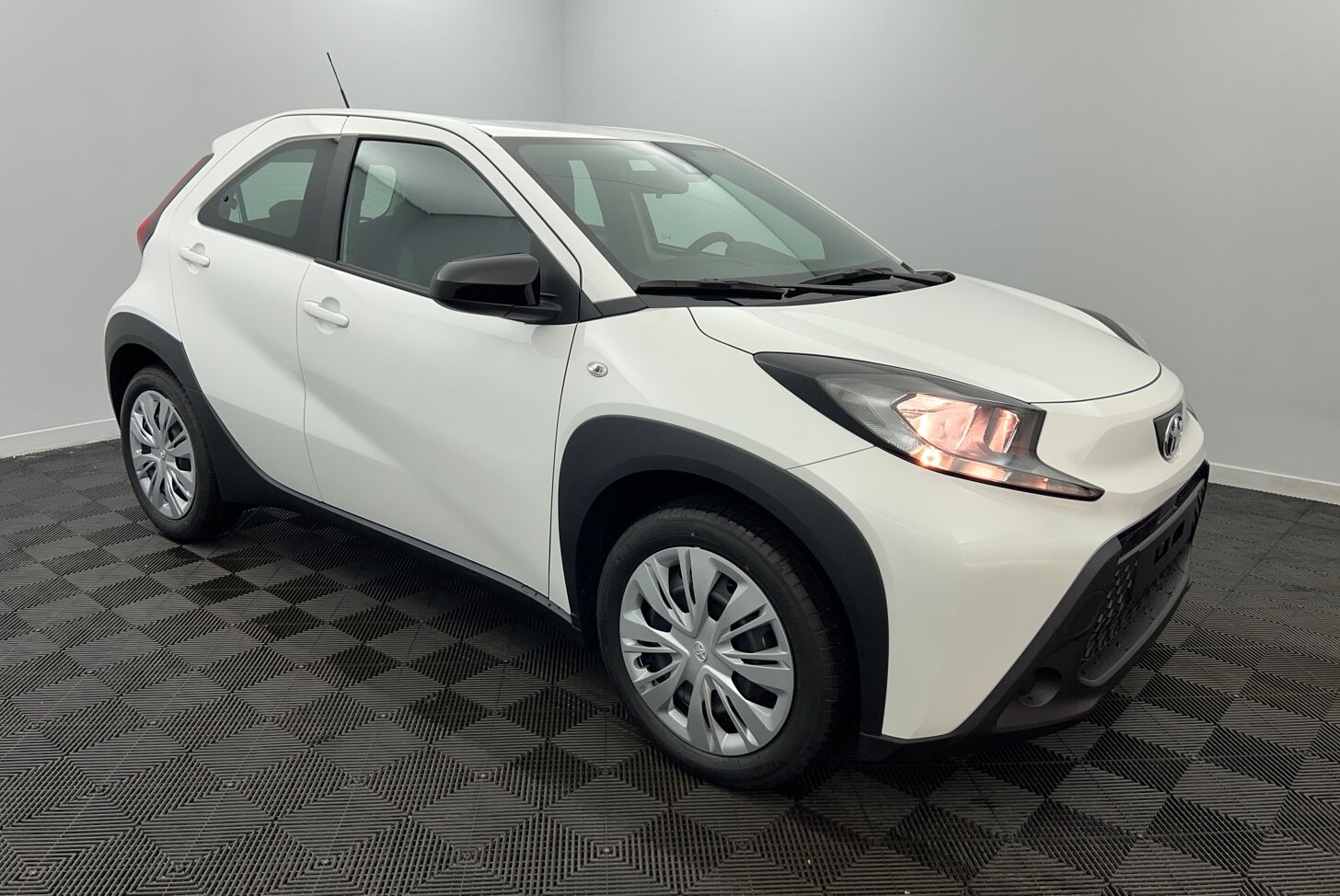 TOYOTA Aygo X Berline Essence 