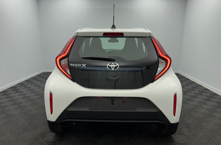 TOYOTA Aygo X Berline Essence 
