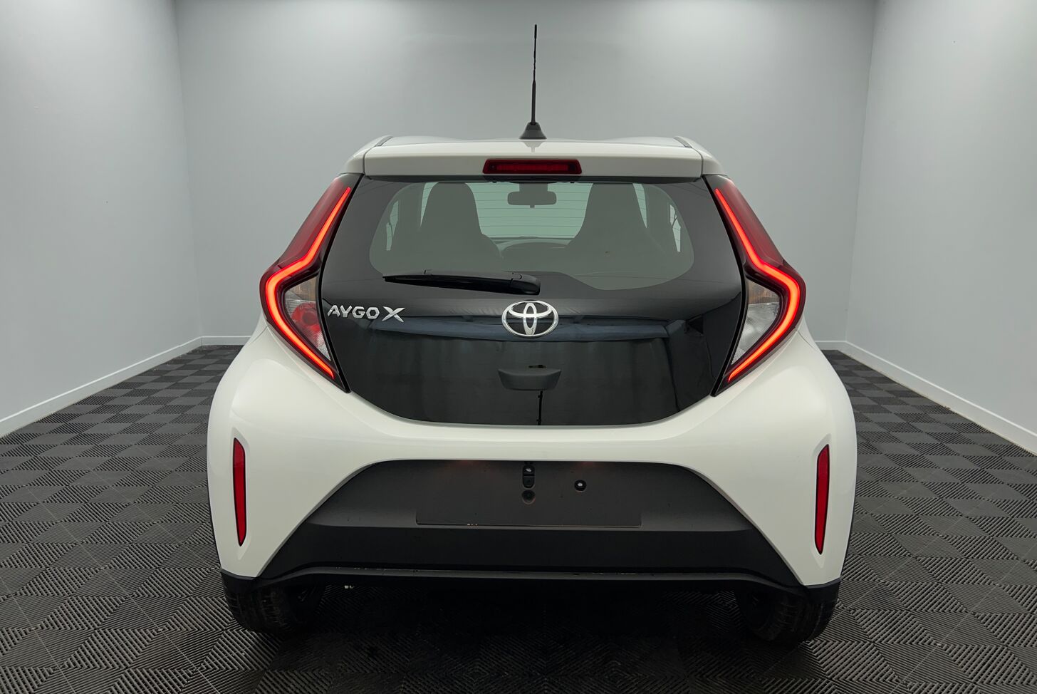 TOYOTA Aygo X Berline Essence 