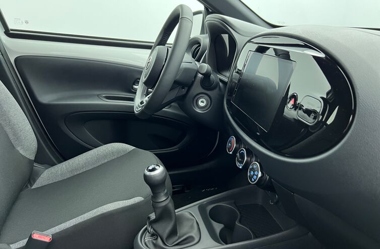 TOYOTA Aygo X Berline Essence 