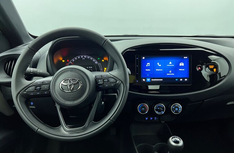 TOYOTA Aygo X Berline Essence 