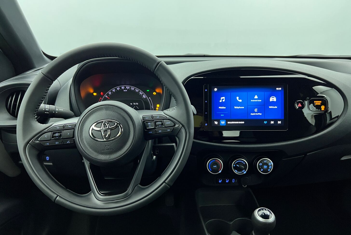 TOYOTA Aygo X Berline Essence 