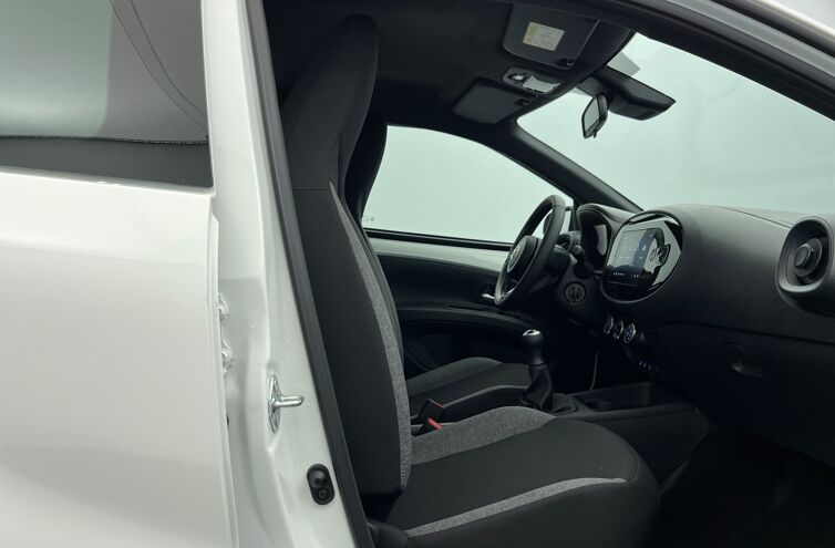 TOYOTA Aygo X Berline Essence 