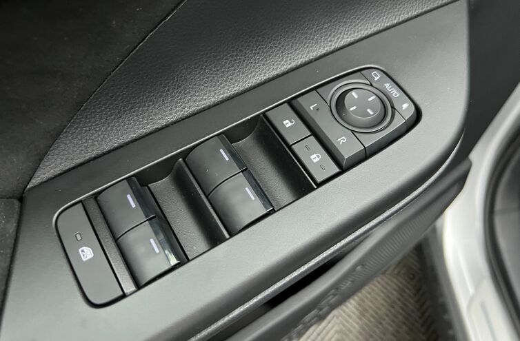 TOYOTA C-HR SUV Hybride rechargeable Essence