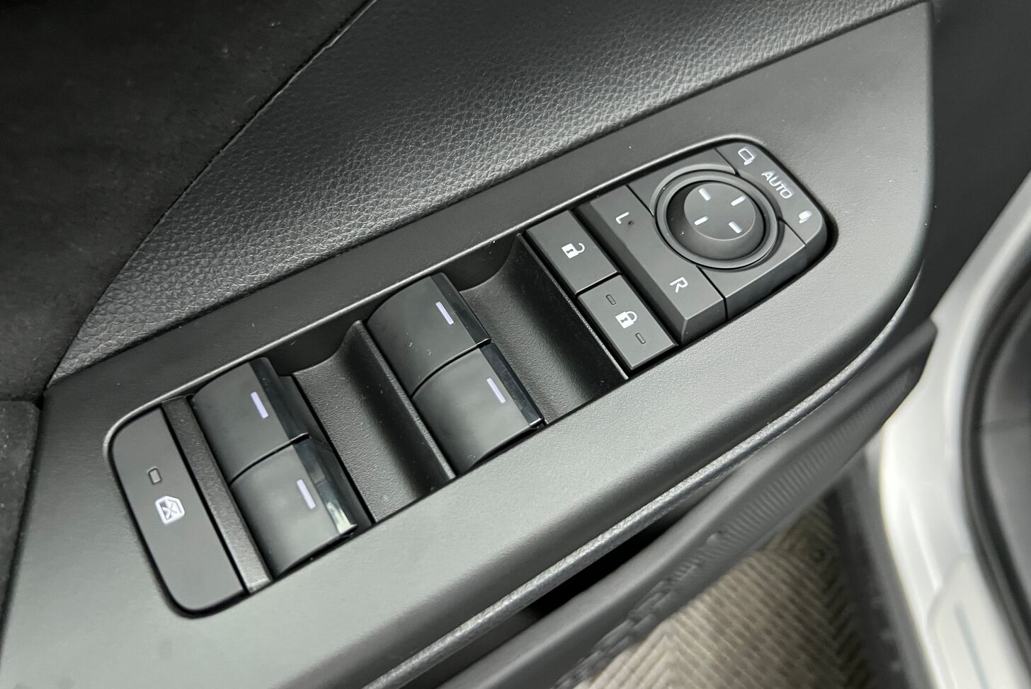 TOYOTA C-HR SUV Hybride rechargeable Essence