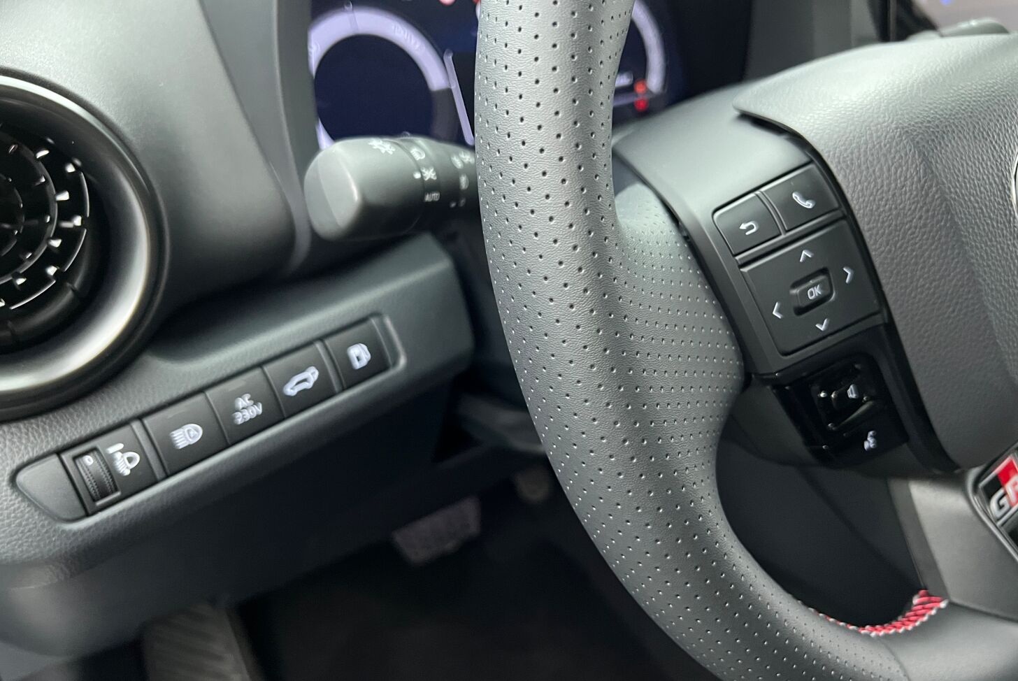 TOYOTA C-HR SUV Hybride rechargeable Essence