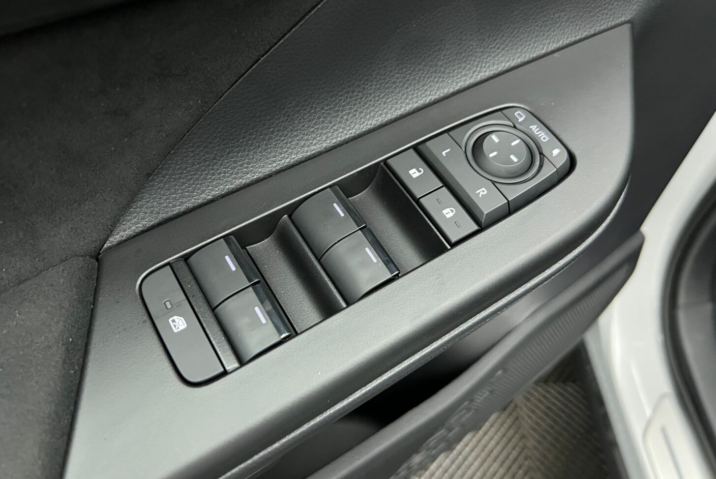 TOYOTA C-HR SUV Hybride rechargeable Essence