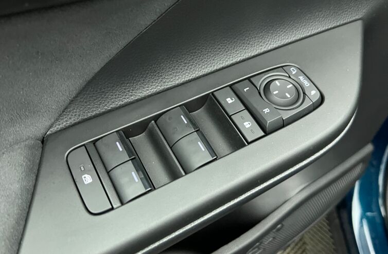 TOYOTA C-HR SUV Hybride rechargeable Essence