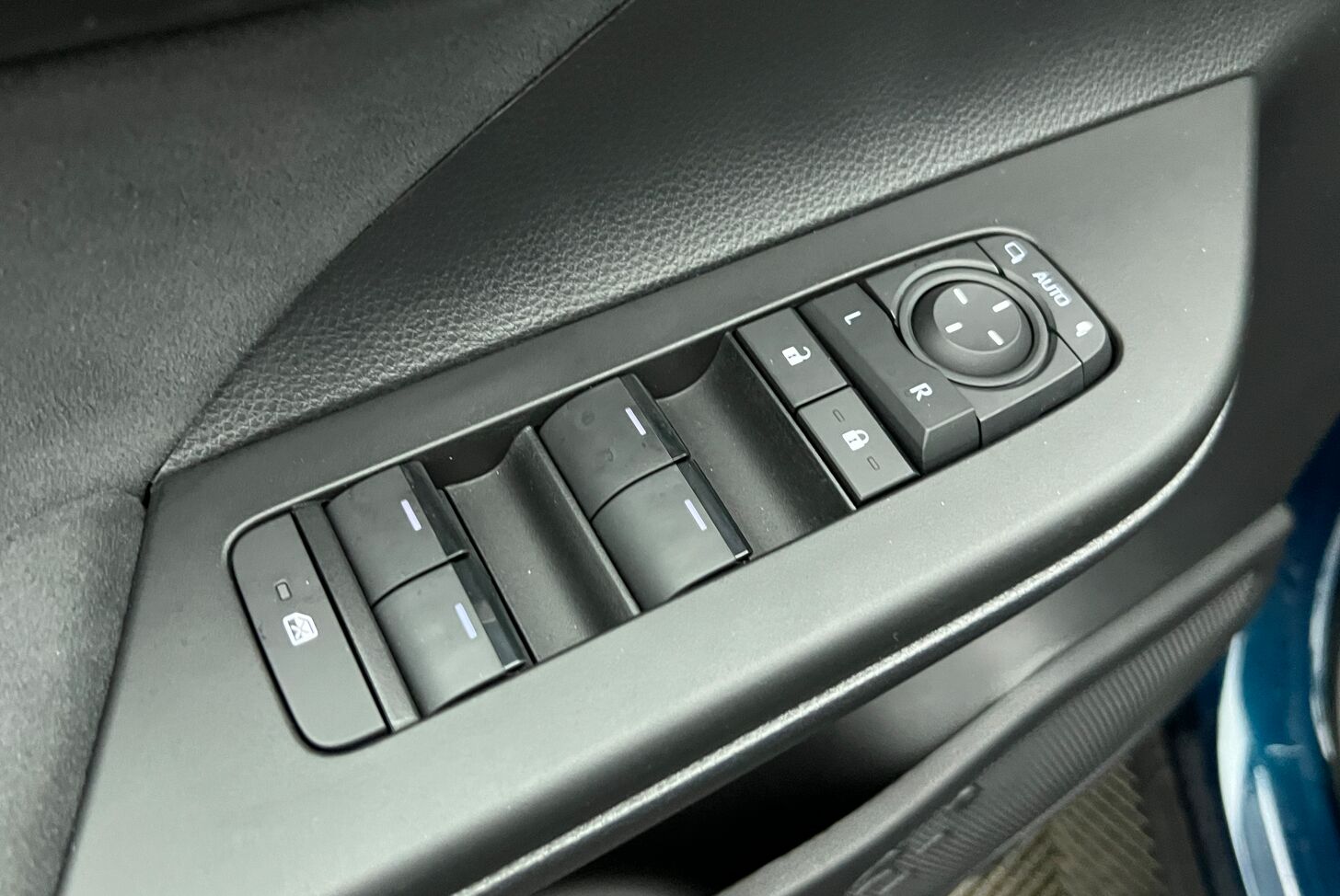 TOYOTA C-HR SUV Hybride rechargeable Essence