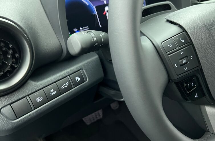 TOYOTA C-HR SUV Hybride rechargeable Essence
