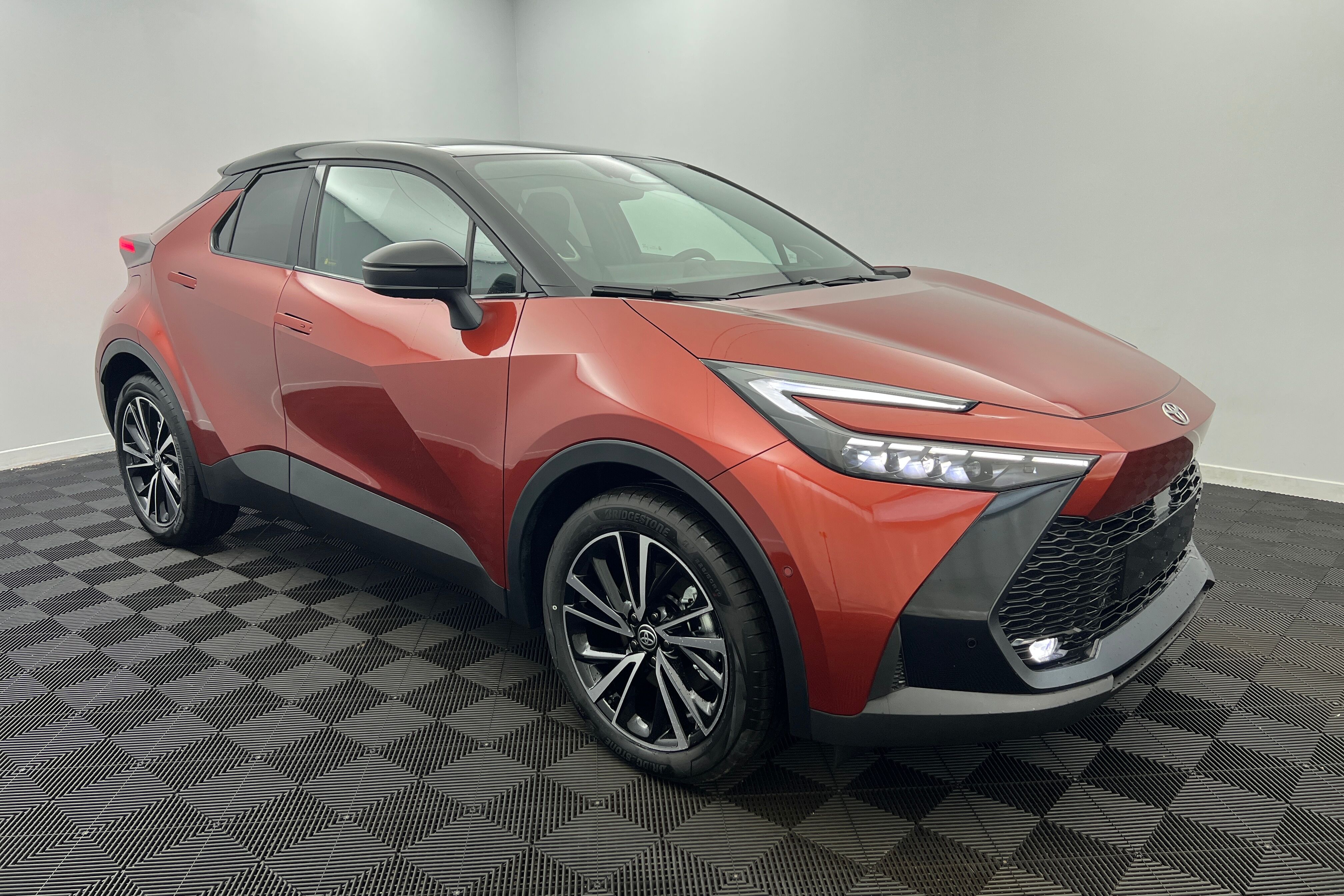 TOYOTA C-HR — photo 3