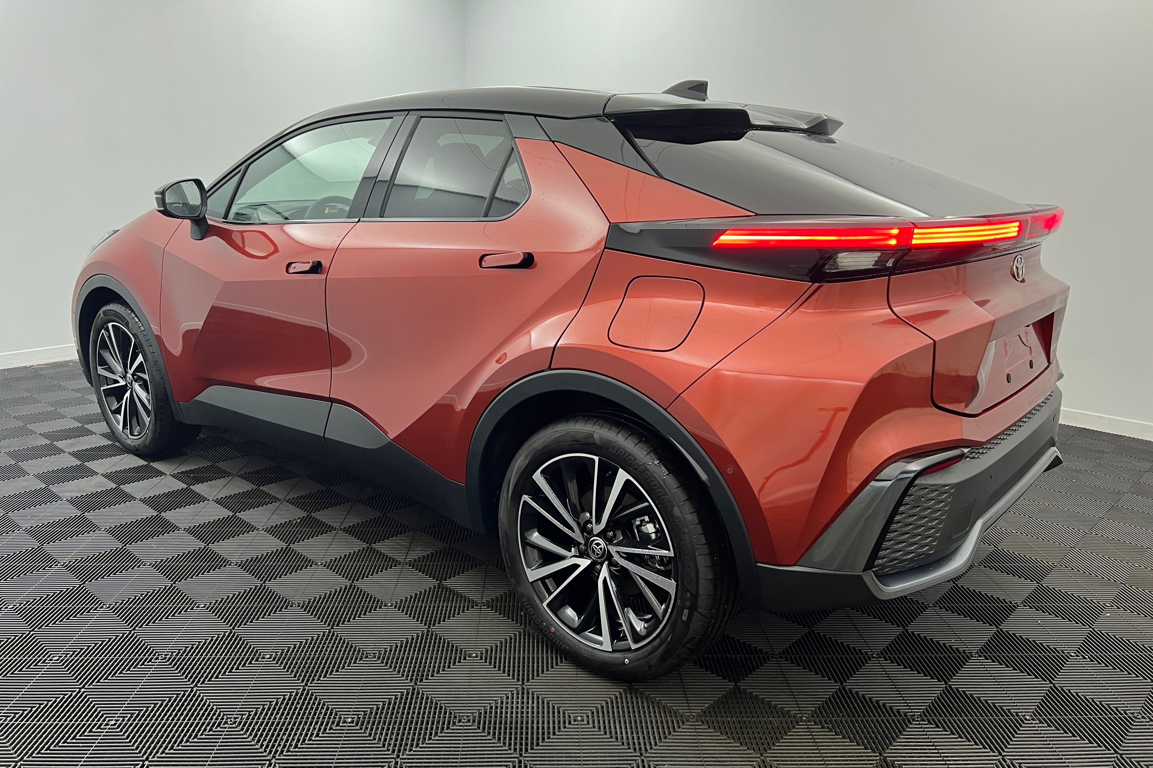 TOYOTA C-HR — photo 4