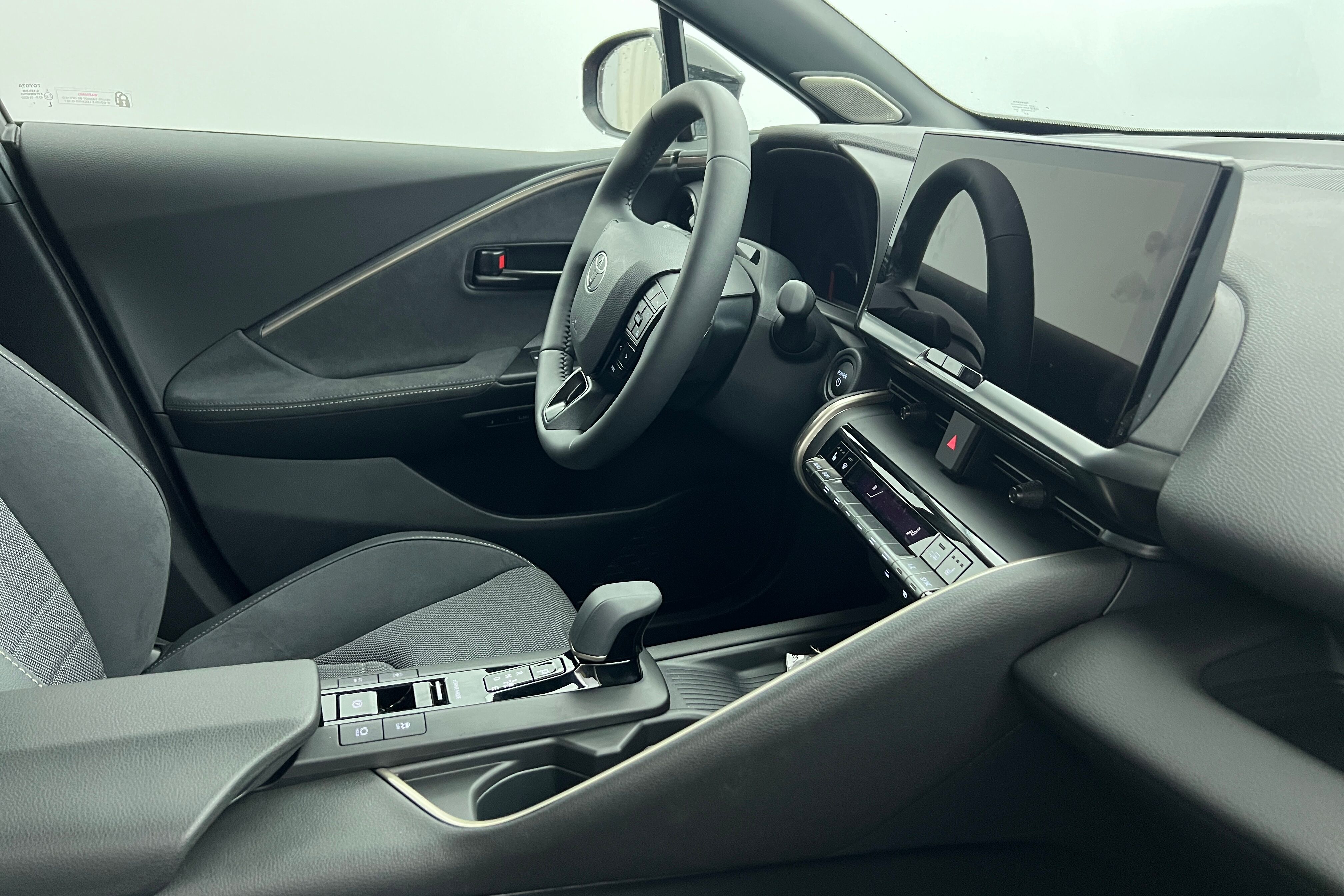TOYOTA C-HR — photo 6