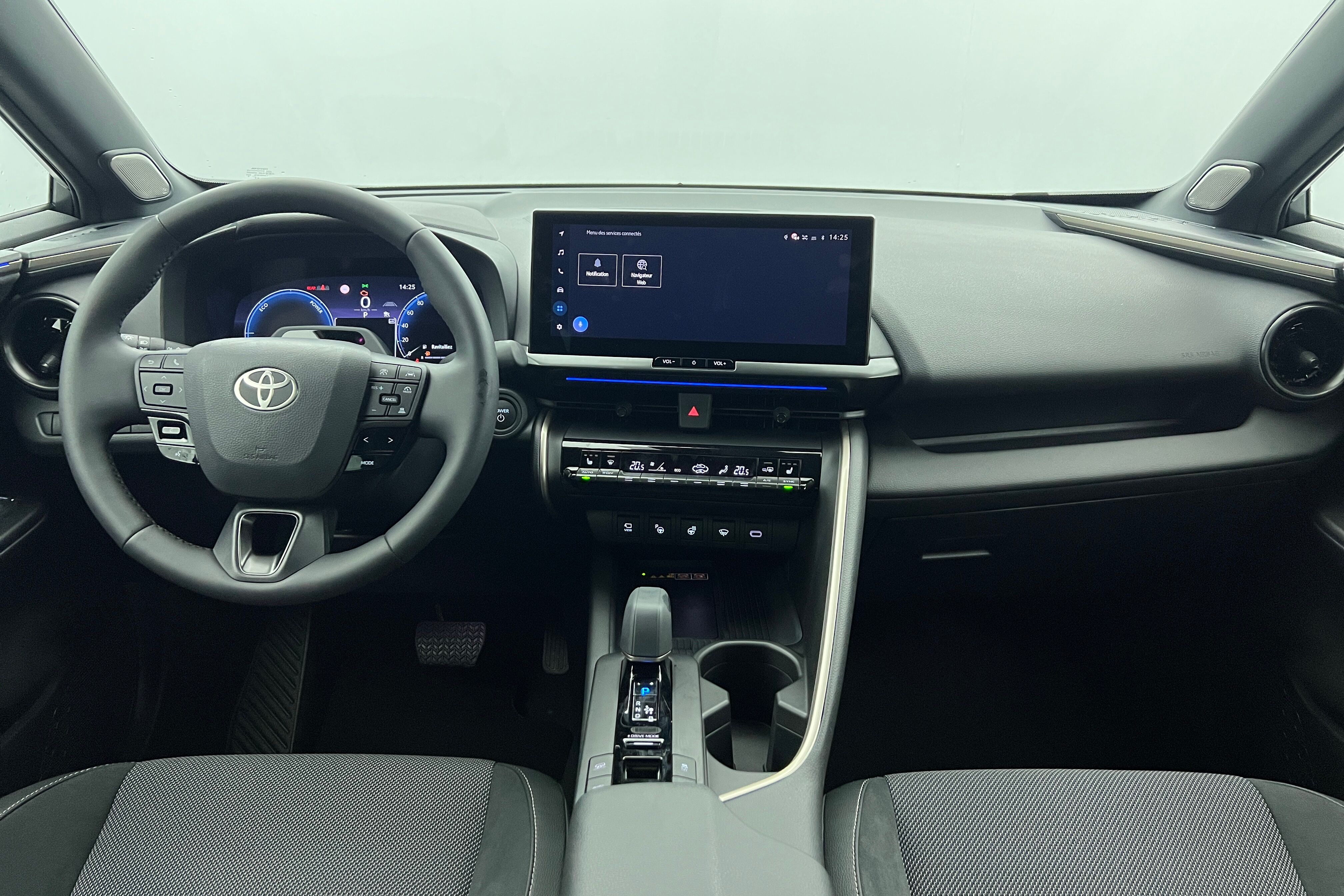 TOYOTA C-HR — photo 8