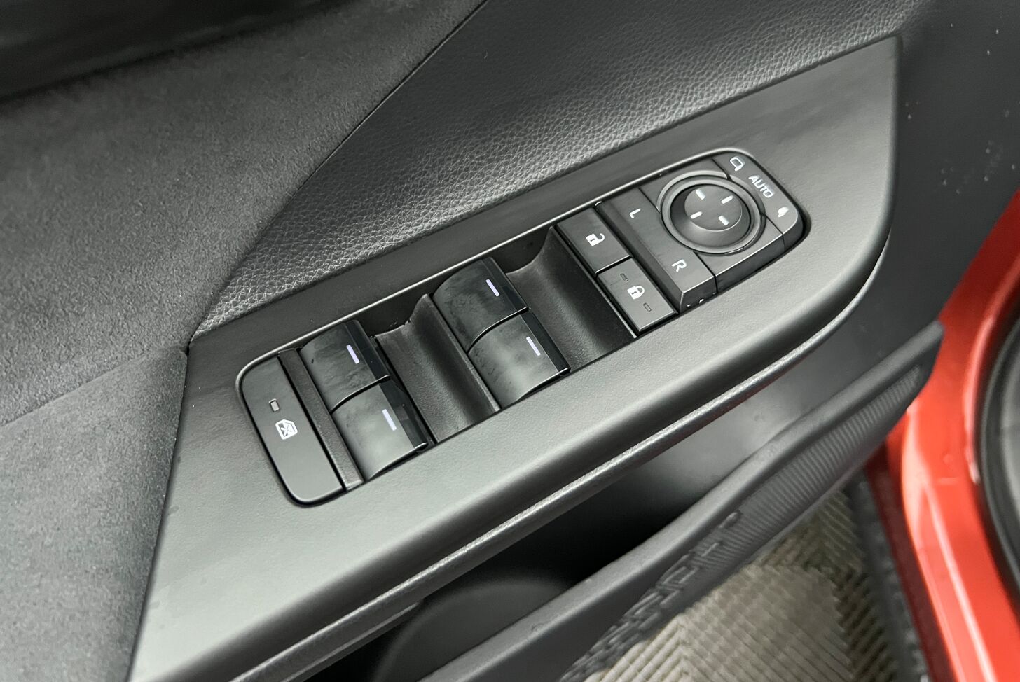 TOYOTA C-HR SUV Hybride rechargeable Essence
