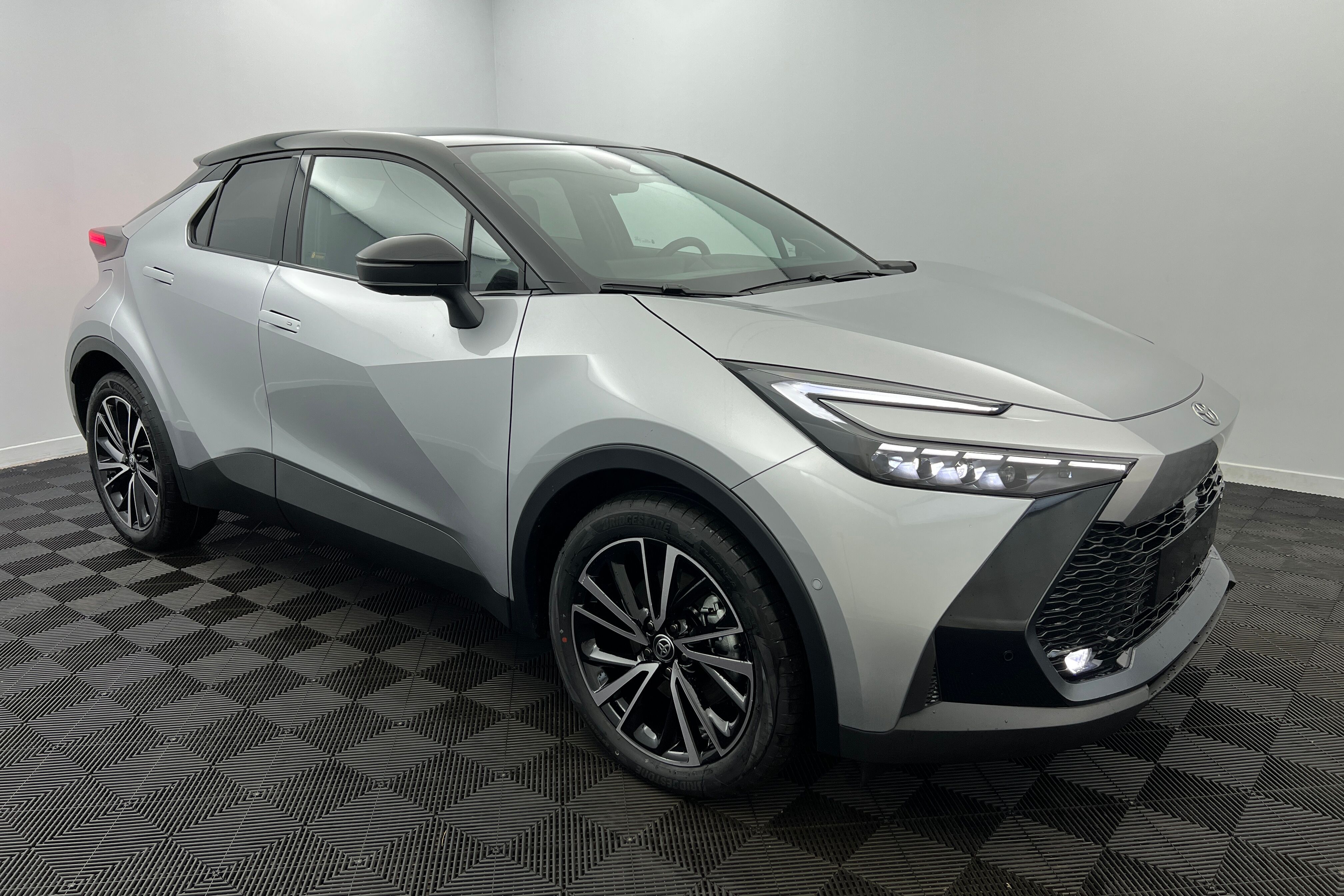 TOYOTA C-HR — photo 3