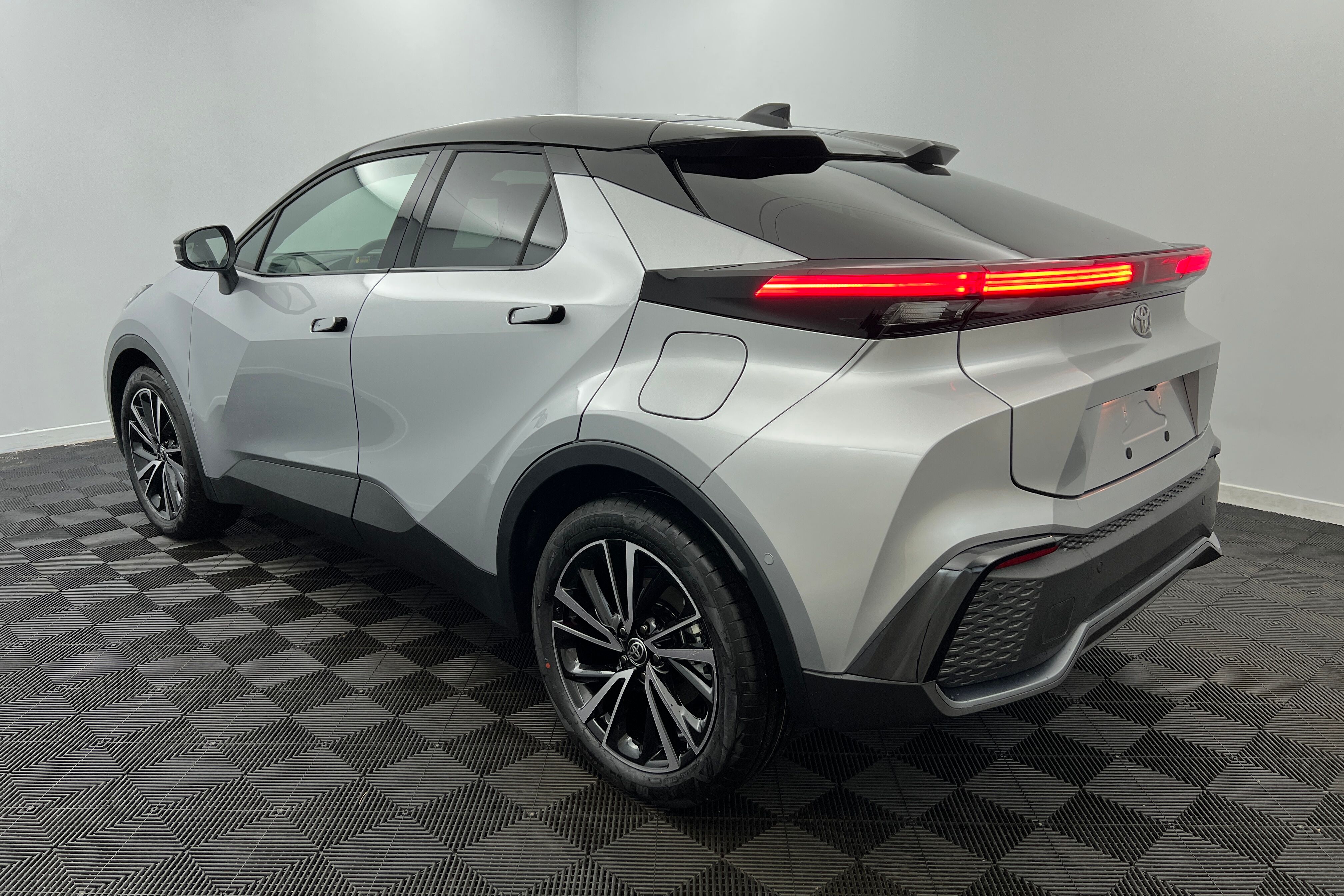 TOYOTA C-HR — photo 4