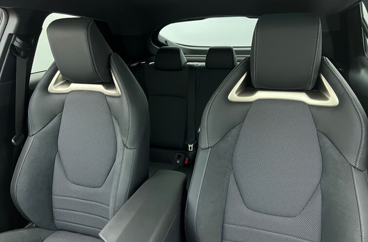 TOYOTA C-HR SUV Hybride rechargeable Essence